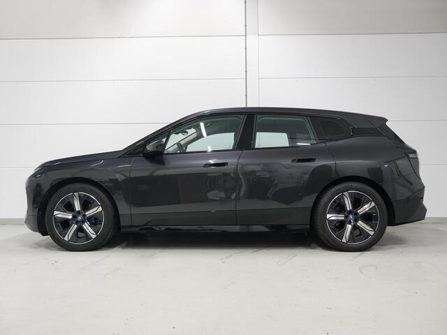 BMW iX xDrive40 77 kWh Sportpakket | Head Up | Camera