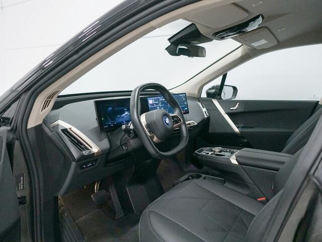 BMW iX xDrive40 77 kWh Sportpakket | Head Up | Camera