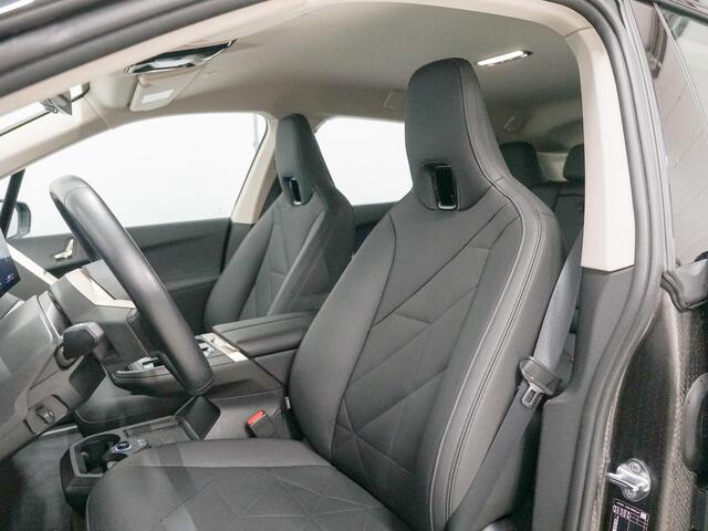 BMW iX xDrive40 77 kWh Sportpakket | Head Up | Camera