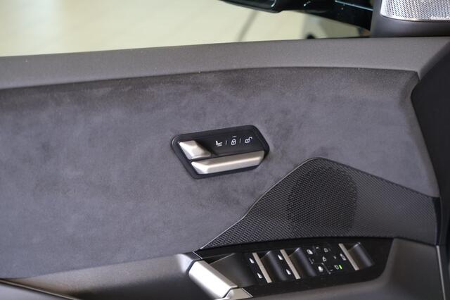 BMW iX 50 xDrive - M Sport Pro - Pano - Trekhaak - Harman/Kardon
