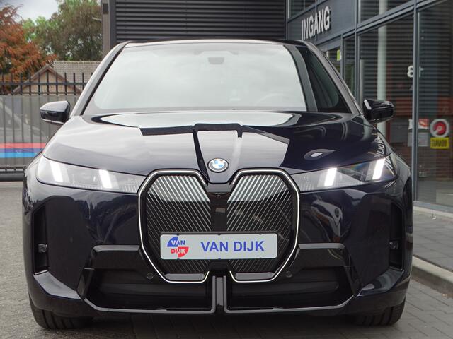 BMW iX xDrive45 Innovatiespakket Harman/Kardon M Sportpakket Drive Assi Pro Stuurwielverwarming 21''LM Velgen