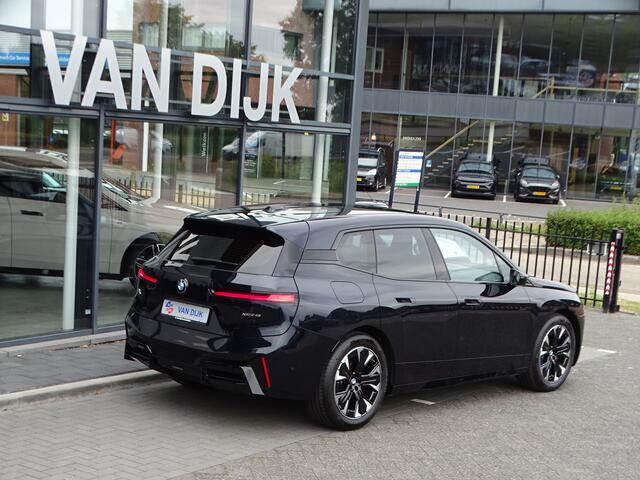 BMW iX xDrive45 Innovatiespakket Harman/Kardon M Sportpakket Drive Assi Pro Stuurwielverwarming 21''LM Velgen