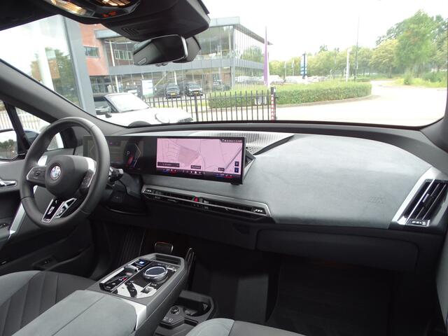 BMW iX xDrive45 Innovatiespakket Harman/Kardon M Sportpakket Drive Assi Pro Stuurwielverwarming 21''LM Velgen