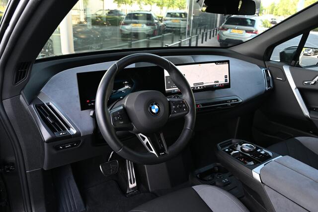 BMW iX xDrive45 M Sport / M Multifunctionele Stoelen / Parking Assistant Professional / Comfort Access / Adaptieve LED / Stoelventilatie