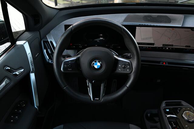 BMW iX xDrive45 M Sport / M Multifunctionele Stoelen / Parking Assistant Professional / Comfort Access / Adaptieve LED / Stoelventilatie