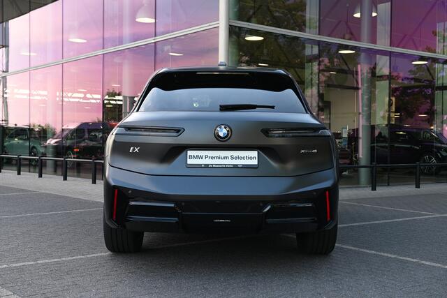 BMW iX xDrive45 M Sport / M Multifunctionele Stoelen / Parking Assistant Professional / Comfort Access / Adaptieve LED / Stoelventilatie
