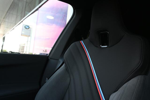 BMW iX xDrive45 M Sport / M Multifunctionele Stoelen / Parking Assistant Professional / Comfort Access / Adaptieve LED / Stoelventilatie
