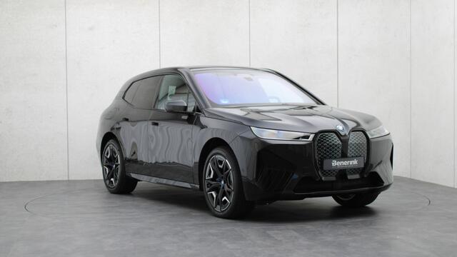 BMW iX xDrive50 High Executive Sportpakket | Massage | Bowers & Wilkins | Sky Lounge | Laserlight | Stoelventilatie | Trekhaak | Head-up | Soft-Close