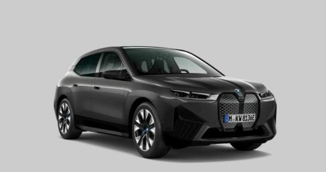 BMW iX xDrive40 Sportpakket - Trekhaak - Panoramadak - Multifunctionele stoelen voor - Getinte Ruiten -