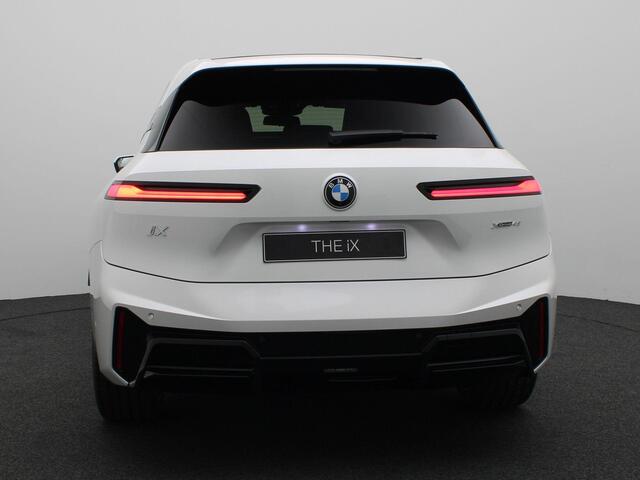 BMW iX xDrive45 M Sportpakket Pro | Innovation Pack | Sky Lounge