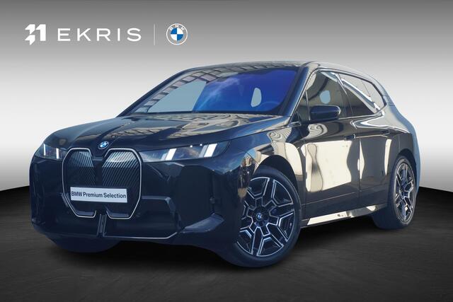 BMW iX xDrive45 | M Sportpakket | Panoramadak Sky Lounge | Luchtvering | Stoelventilatie | Harman Kardon | Driving Assistant Professional
