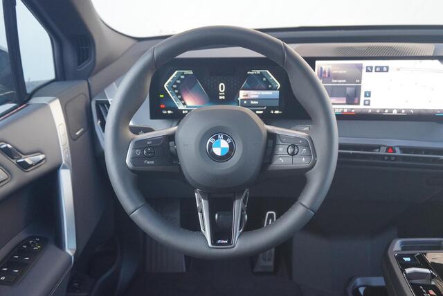 BMW iX xDrive45 | M Sportpakket | Panoramadak Sky Lounge | Luchtvering | Stoelventilatie | Harman Kardon | Driving Assistant Professional