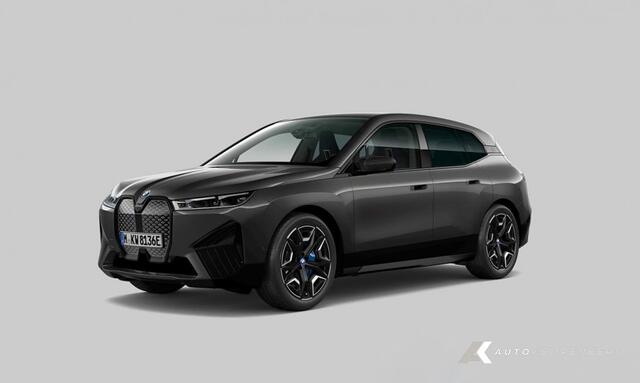 BMW iX xDrive40 Sportpakket | Multifunctionele Stoelen | Stoelventilatie | Harman/Kardon | Driving Ass. Prof. | 360 Camera | Suite Amido | Trekhaak |
