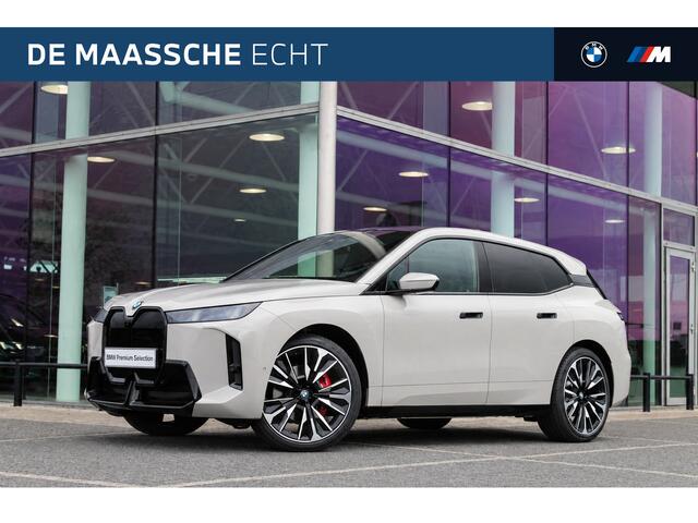 BMW iX xDrive60 M Sport / Panoramadak Sky Lounge / Trekhaak / M Multifunctionele Stoelen / Soft-Close / Bowers & Wilkins / Parking Assistant Professional
