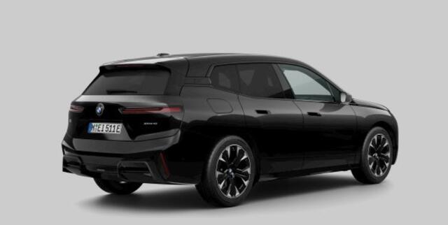 BMW iX xDrive45 101 kWh M Sport Pro - INNOVATION PACK - multifunctionele stoelen - Harman Kardon - Stuurwielrandverwarming - Elektrisch verwarmde voorstoelen - Getinte Ruiten -