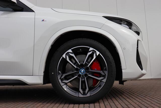 BMW iX1 eDrive20 67 kWh M-Sportpakket Premium Pack / Harman Kardon / M-sport Pro / Stoelverwarming / 19'' /