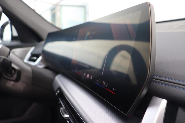 BMW iX1 eDrive20 67 kWh M-Sportpakket Premium Pack / Harman Kardon / M-sport Pro / Stoelverwarming / 19'' /