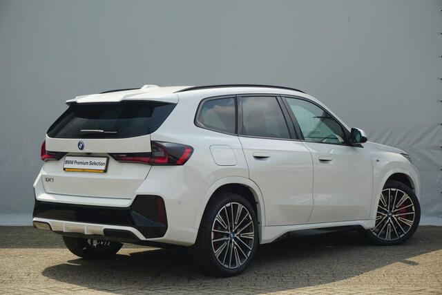BMW iX1 eDrive20 M Sport Pro Panorama Dak / Harman Kardon / Comfort Acces / Trekhaak