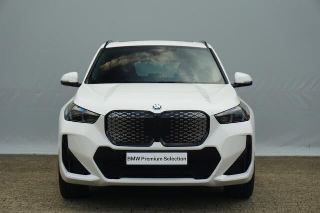 BMW iX1 eDrive20 M Sport Pro Panorama Dak / Harman Kardon / Comfort Acces / Trekhaak