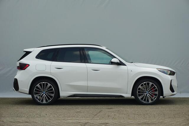 BMW iX1 eDrive20 M Sport Pro Panorama Dak / Harman Kardon / Comfort Acces / Trekhaak
