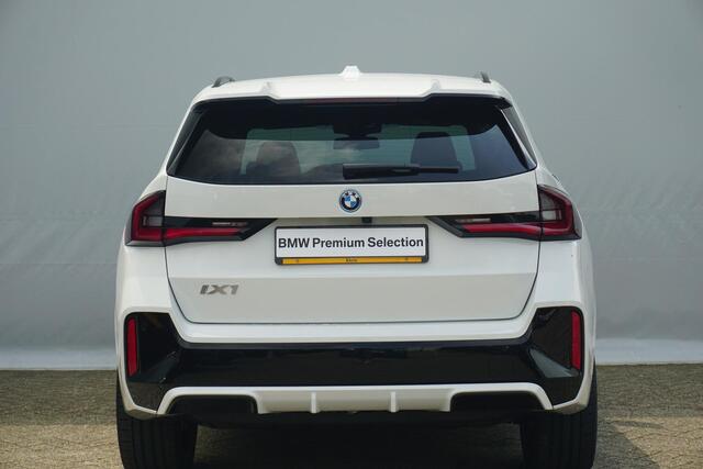 BMW iX1 eDrive20 M Sport Pro Panorama Dak / Harman Kardon / Comfort Acces / Trekhaak