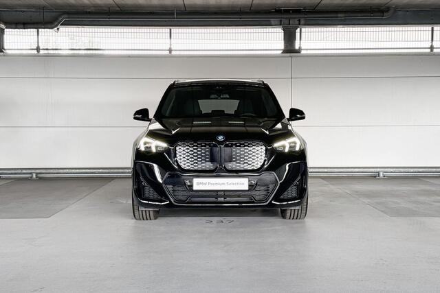 BMW iX1 eDrive20 67 kWh | M Sportpakket Pro | Driving Assistant Plus