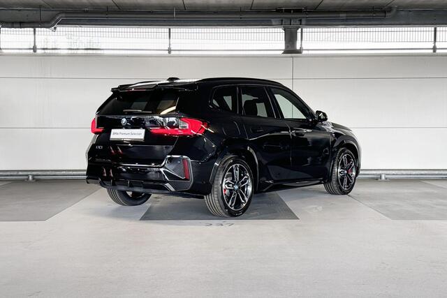 BMW iX1 eDrive20 67 kWh | M Sportpakket Pro | Driving Assistant Plus