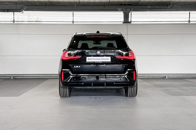 BMW iX1 eDrive20 67 kWh | M Sportpakket Pro | Driving Assistant Plus