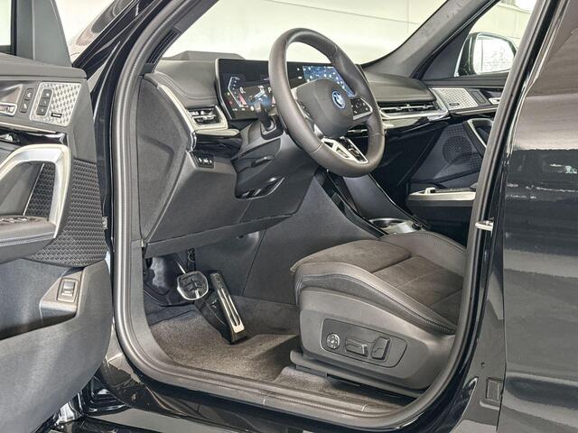 BMW iX1 eDrive20 67 kWh | M Sportpakket Pro | Driving Assistant Plus