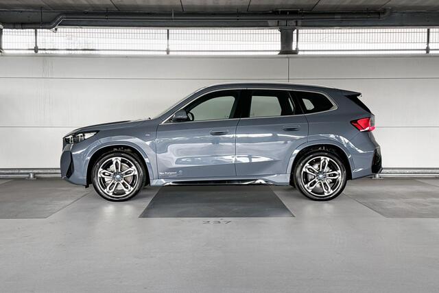 BMW iX1 xDrive30 67 kWh | M Sportpakket | Adaptieve LED koplampen