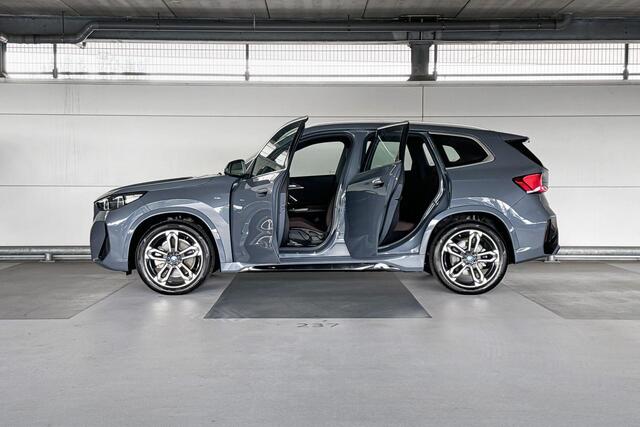 BMW iX1 xDrive30 67 kWh | M Sportpakket | Adaptieve LED koplampen