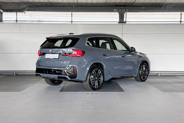 BMW iX1 xDrive30 67 kWh | M Sportpakket | Adaptieve LED koplampen