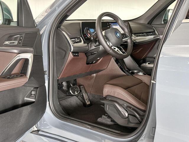 BMW iX1 xDrive30 67 kWh | M Sportpakket | Adaptieve LED koplampen