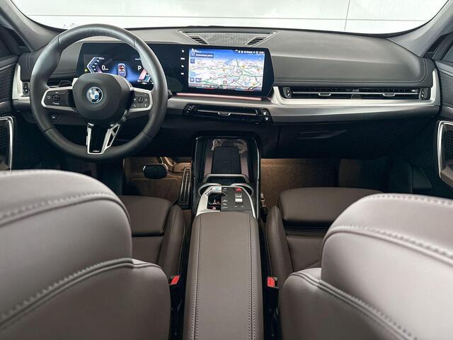BMW iX1 xDrive30 67 kWh | M Sportpakket | Adaptieve LED koplampen