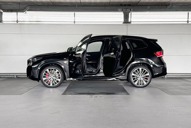BMW iX1 eDrive20 67 kWh | Glazen panoramadak | Stuurwielrand verwarmd