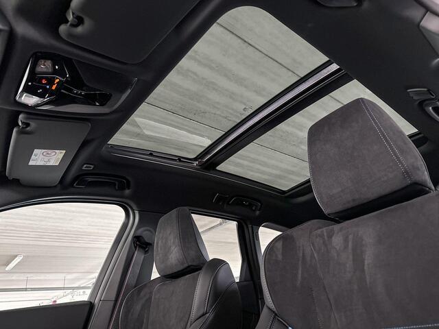 BMW iX1 eDrive20 67 kWh | Glazen panoramadak | Stuurwielrand verwarmd