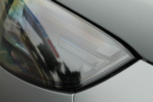 BMW iX1 eDrive20 MSport Pro - M Stoelen - Pano - 20 inch LMV