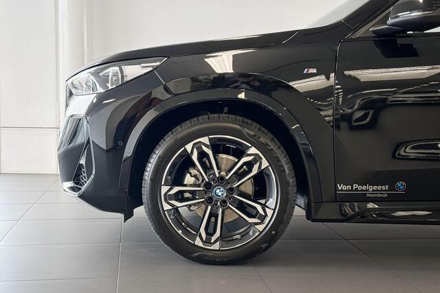 BMW iX1 eDrive20 67 kWh | M Sport | Glazen Panoramadak | Harman Kardon | Stoelverwarming | Trekhaak |
