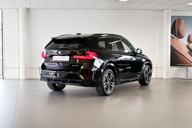 BMW iX1 eDrive20 67 kWh | M Sport | Glazen Panoramadak | Harman Kardon | Stoelverwarming | Trekhaak |