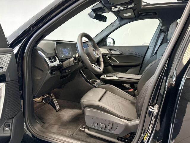 BMW iX1 eDrive20 67 kWh | M Sport | Glazen Panoramadak | Harman Kardon | Stoelverwarming | Trekhaak |