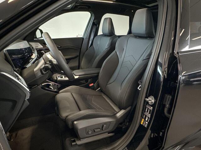 BMW iX1 eDrive20 67 kWh | M Sport | Glazen Panoramadak | Harman Kardon | Stoelverwarming | Trekhaak |