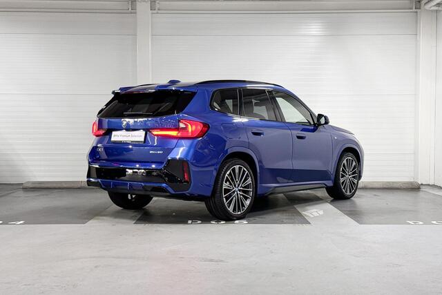 BMW iX1 eDrive20 M-Sport Pro | Premium Pack | Travel Pack | Harman/Kardon | Schuif-/Kanteldak
