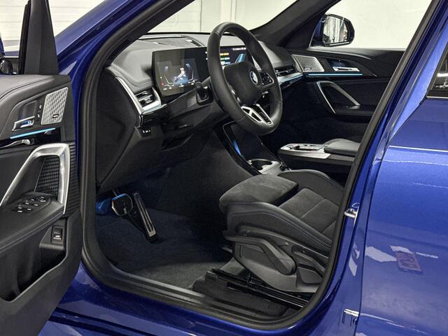 BMW iX1 eDrive20 M-Sport Pro | Premium Pack | Travel Pack | Harman/Kardon | Schuif-/Kanteldak