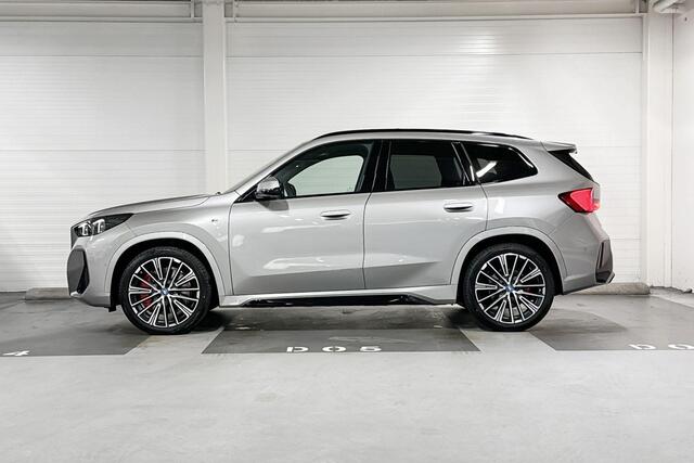 BMW iX1 eDrive20 M-Sport Pro | Premium Pack | Travel Pack | Harman/Kardon | Schuif-/Kanteldak