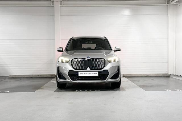 BMW iX1 eDrive20 M-Sport Pro | Premium Pack | Travel Pack | Harman/Kardon | Schuif-/Kanteldak