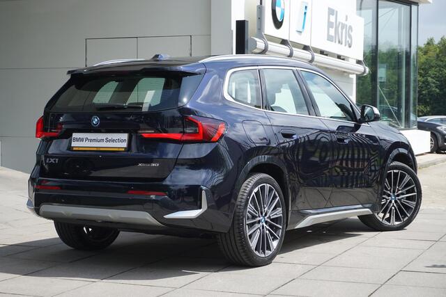 BMW iX1 xDrive30 xLine | Innovation Pack | 20 inch BMW Individual Light alloy wheels multi-spoke | Glazen panoramadak
