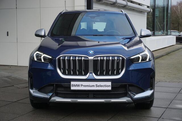 BMW iX1 xDrive30 X Line Premium Pack / Driving Assistant Plus / 19" LMV / Stuurwielverwarming | Showroom Sale