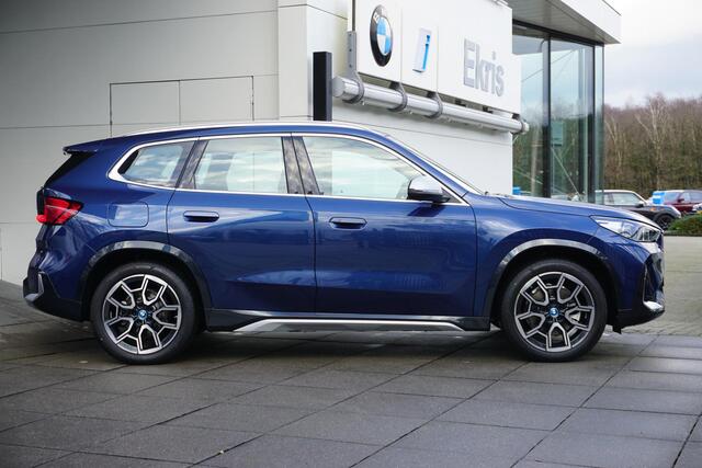 BMW iX1 xDrive30 X Line Premium Pack / Driving Assistant Plus / 19" LMV / Stuurwielverwarming | Showroom Sale