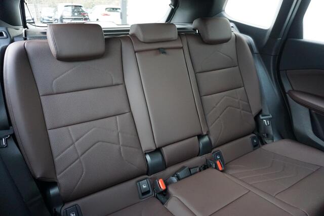 BMW iX1 xDrive30 X Line Premium Pack / Driving Assistant Plus / 19" LMV / Stuurwielverwarming | Showroom Sale