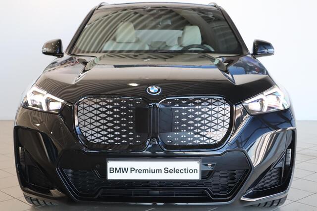 BMW iX1 eDrive20 M Sportpakket Pro | Innovation Pack | Travel Pack